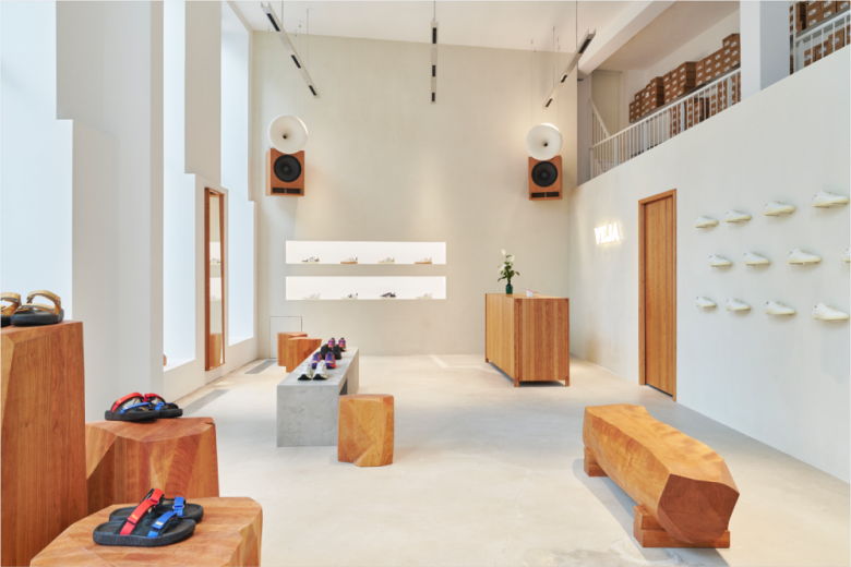 VEJA-store-by-STUDIO-0405-01-780x520.png